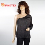 Ladies knitted top, with jersey fabric and fibres metallisees